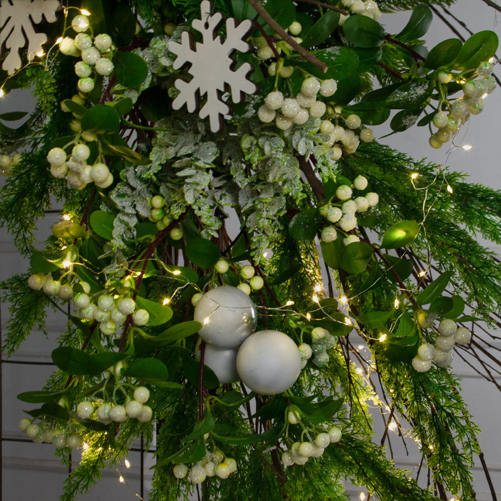 ДЛ191/СВ03т(Пр)(Fix)(F)Декор вход.группы h210см н/прутьях, прист.с гирлянд.Роса и белыми шарами_5