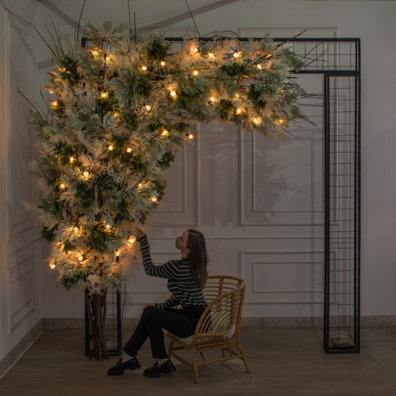 ДЛ181/СВ04(Пр)(Fix)(F)Декор вход.группы h300см н/прутьях, прист.с ретро-гирляндой,бело-сизый_1