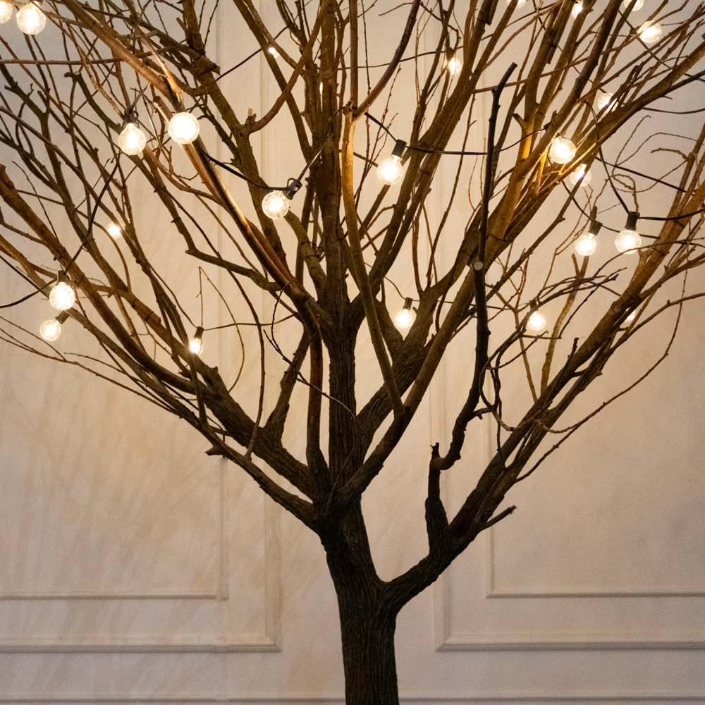 300Гбст/разб/РН/СВ04(F) Дерево интерьерное с натуральными ветвями h300см d220см и ретро-гирляндой_3