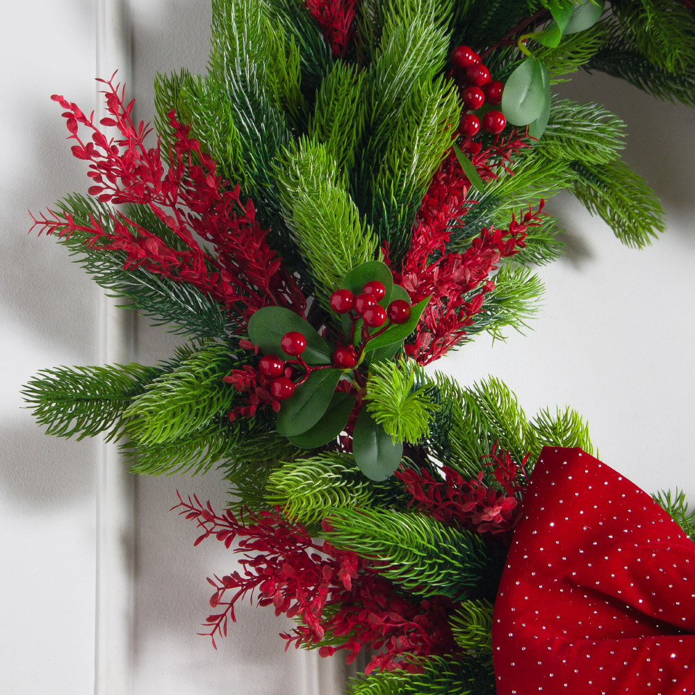 В15-2(Пр)(F) Венок искусственный НГ d70см, с красным декором_3