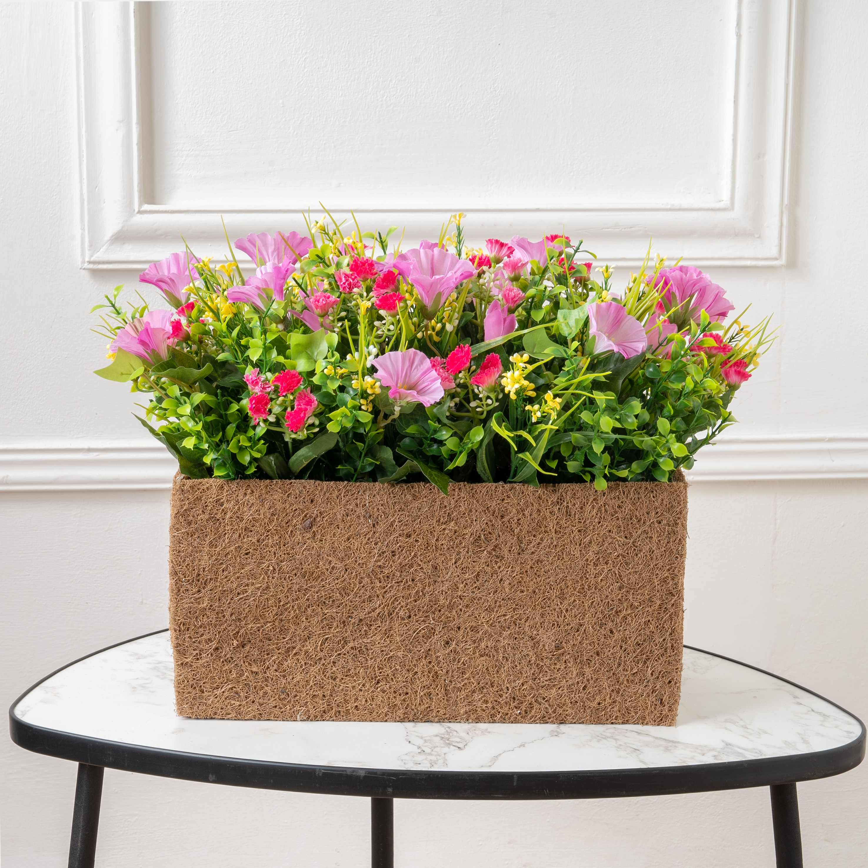 Ц602-4(з)(F) Композиция искусственная Петуния розовая в кокосовом боксе 35х15х17см_2