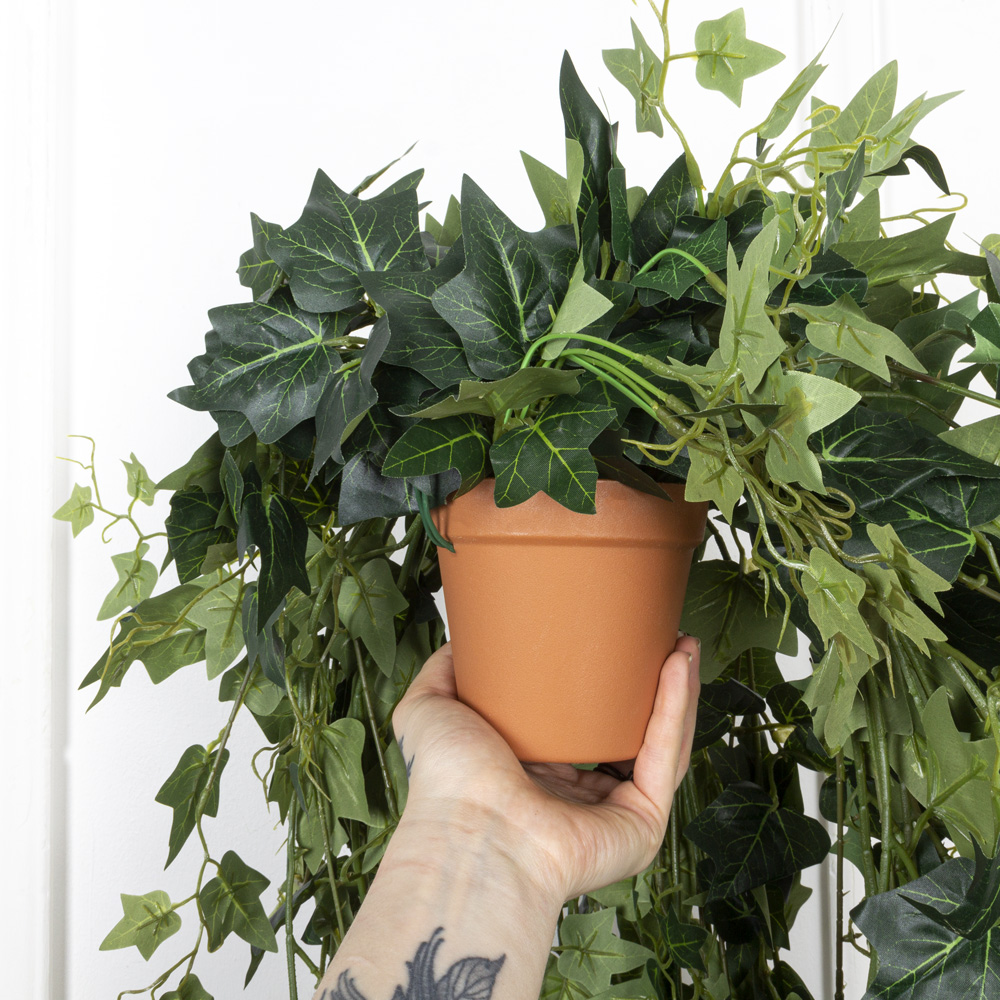 КС78-1(з) Хедера искусственная ампельная в кашпо, зеленая_3