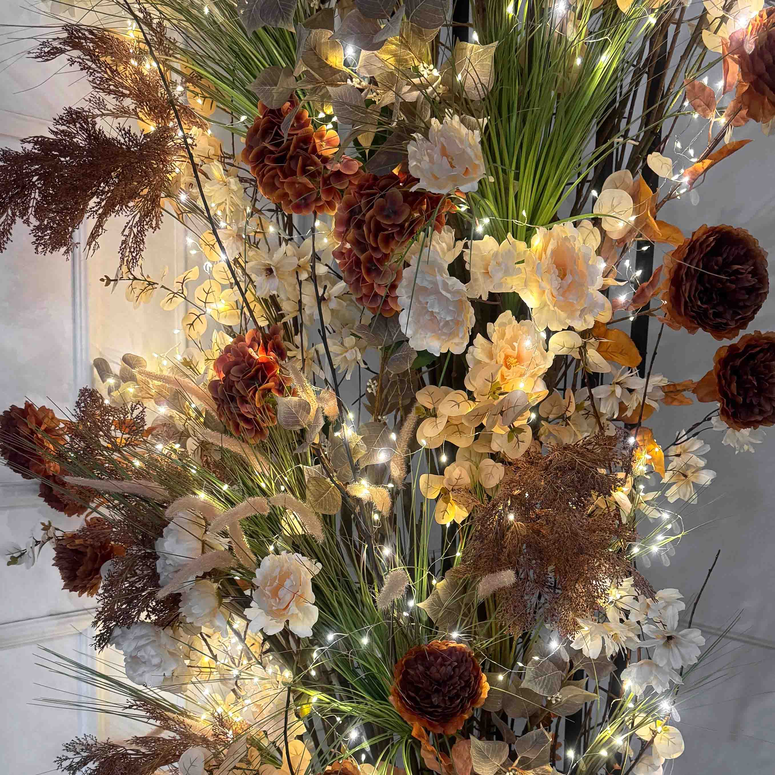 ДЛ/СВ03/170(Пр)(Fix)(F)Декор входной группы h300см на прутьях, пристенный с гирляндой, беж-террак._4